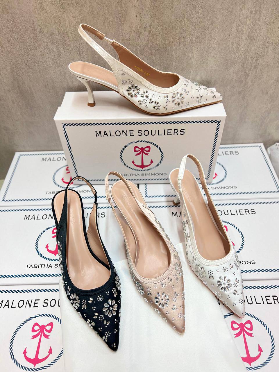 MALONE 

36-41

150 dhs🇦🇪🇦🇪

Zain88
♥️♥️♥️
