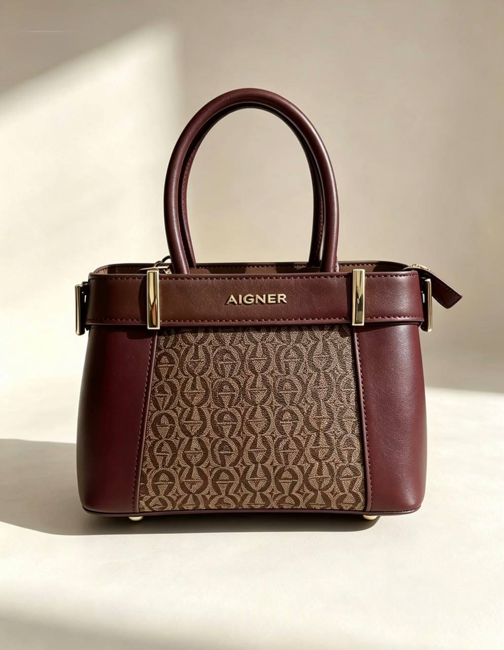 Aigner

100 dhs🇦🇪🇦🇪

SIZE：22cm
Good-quality 
with box
Zain35
♥️♥️♥️