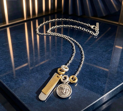Versace set
Necklace 
Earrings 
Master quality 🪐

105 dhs🇦🇪🇦🇪

normal box 🗃️

Zain48
♥️♥️♥️