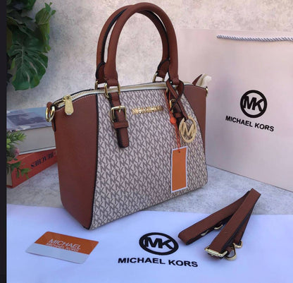 MK
95 dhs🇦🇪
size：26×22×12cm
Good quality

Zain35
♥️♥️♥️