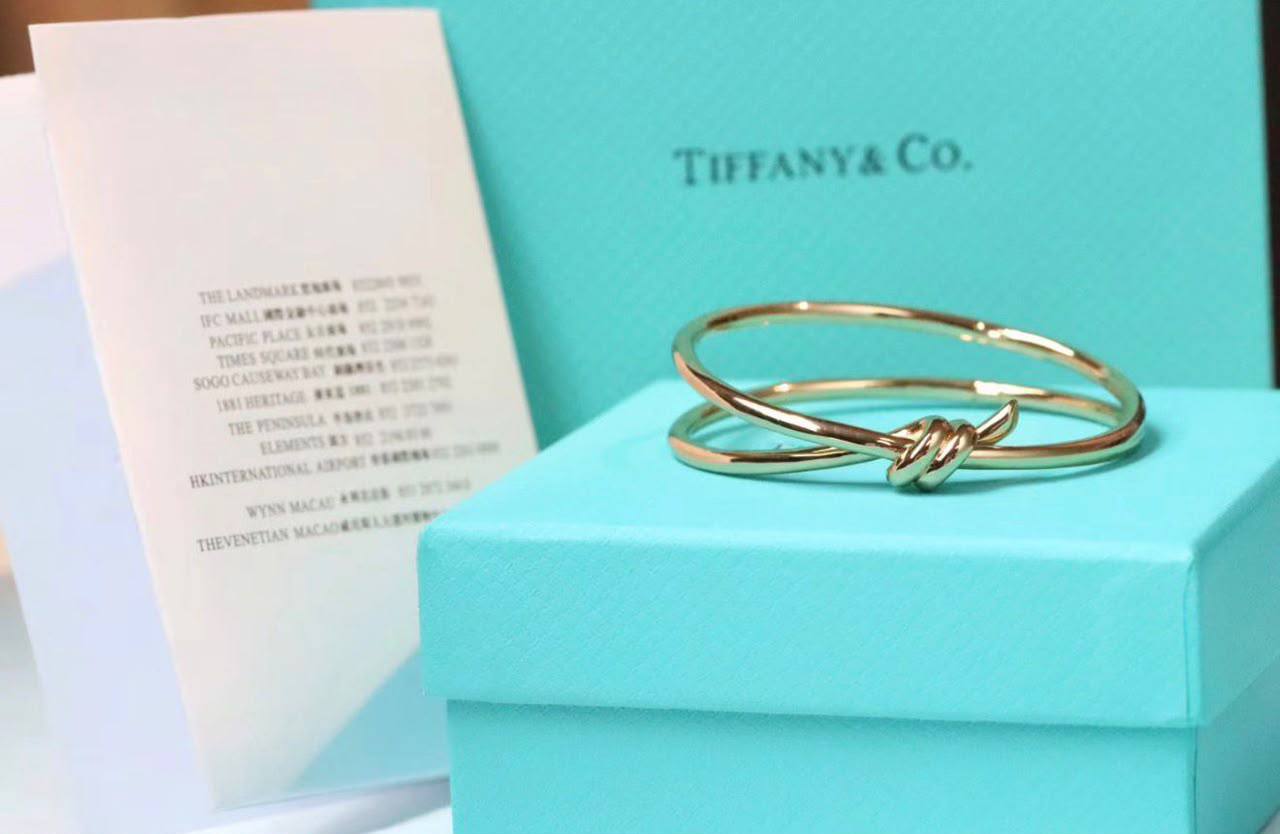Tiffany bangle 🦋

Medium size 

Master quality 

115 DHS🇦🇪  normal box 📦

Zain48
♥️♥️♥️