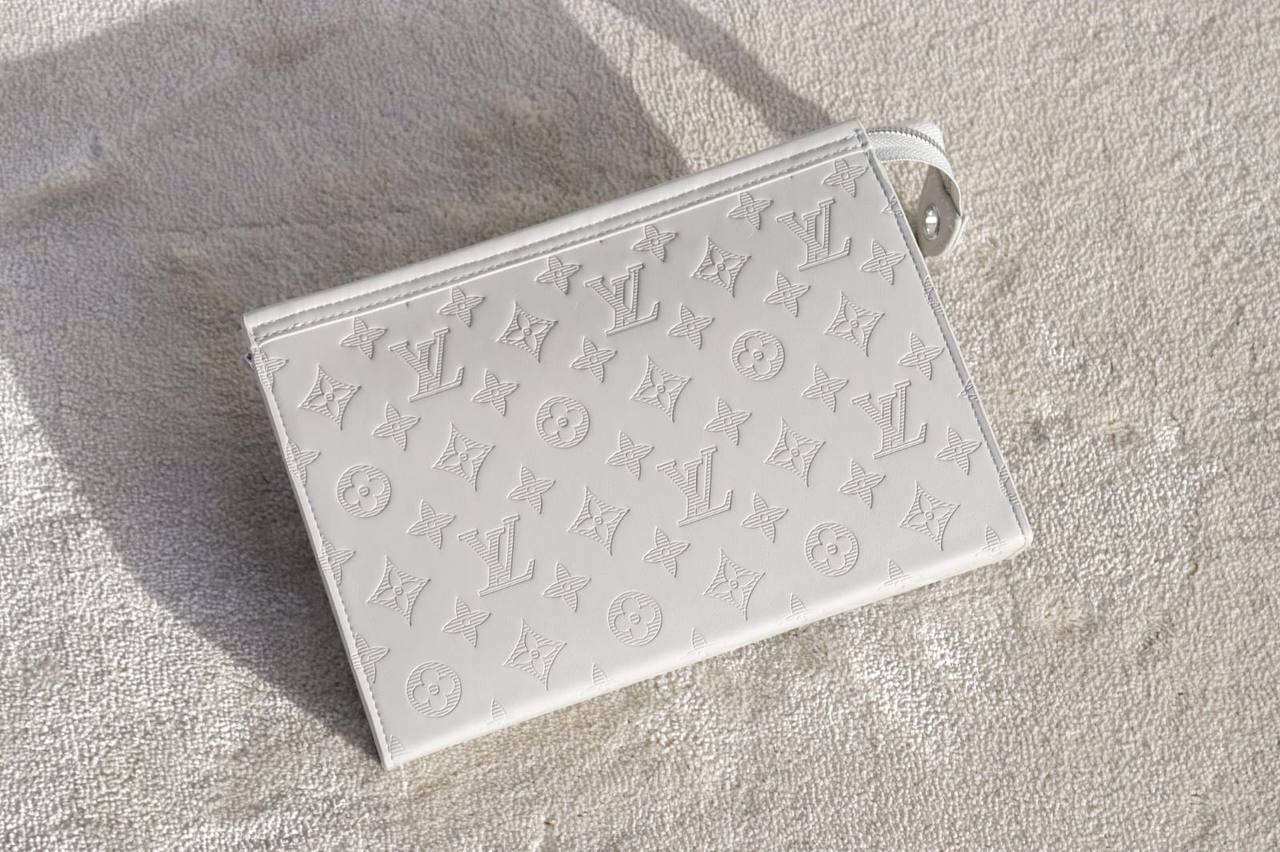 Men's Clutch
90 dhs💓
With Box

Zain33
♥️♥️♥️