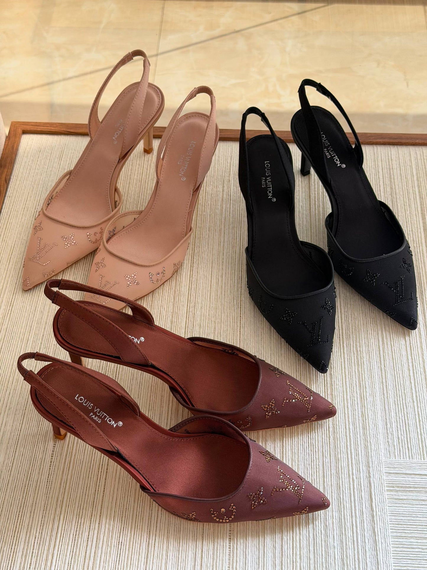 LV
QUALITY:SUPER MASTER 😍💥
SIZE:36 TO 41🥰
450 dhs🇦🇪🇦🇪

Zain319
♥️♥️♥️