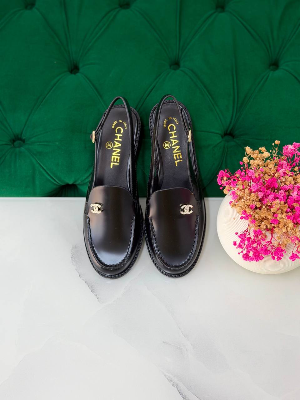 Chanel
Vip quality
Size:36 to 41
450 dhs💓

Zain113
♥️♥️♥️