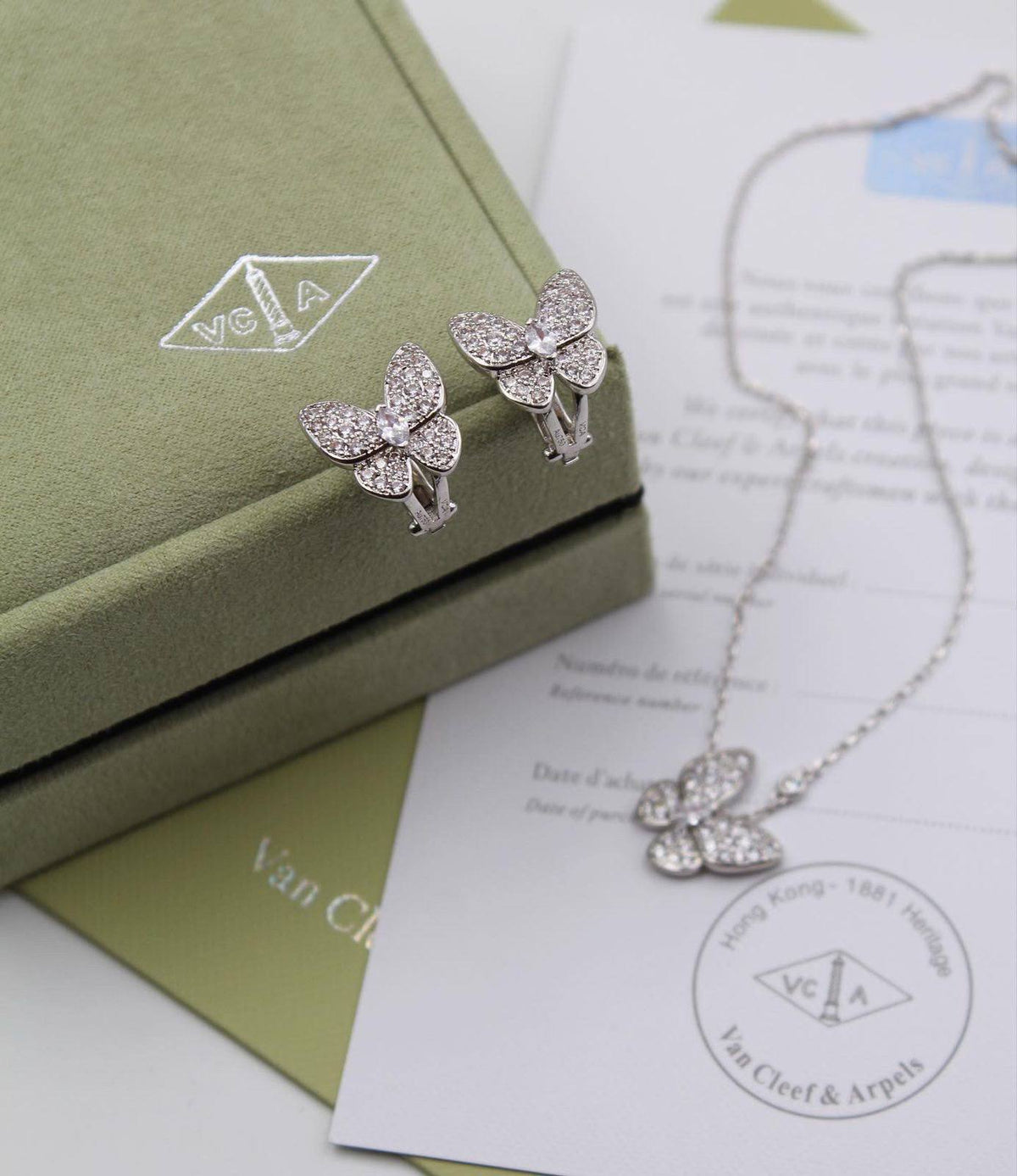 VanCleef & Arpels


Butterfly Full Stone Necklace & earings
18K yellow gold, white Gold plated with Stone
Super Master Quality 

For Price 👇 WhatsApp✅
0568585901 
0507557372
0552275751 Owner Zain 👌


Zain106
♥️♥️♥️