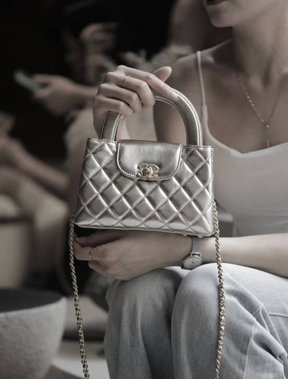 CHANEL 
GOOD QUALITY

 WITH BOX 
🎁🎁🎁

95 dhs✅

Zain39
♥️♥️♥️