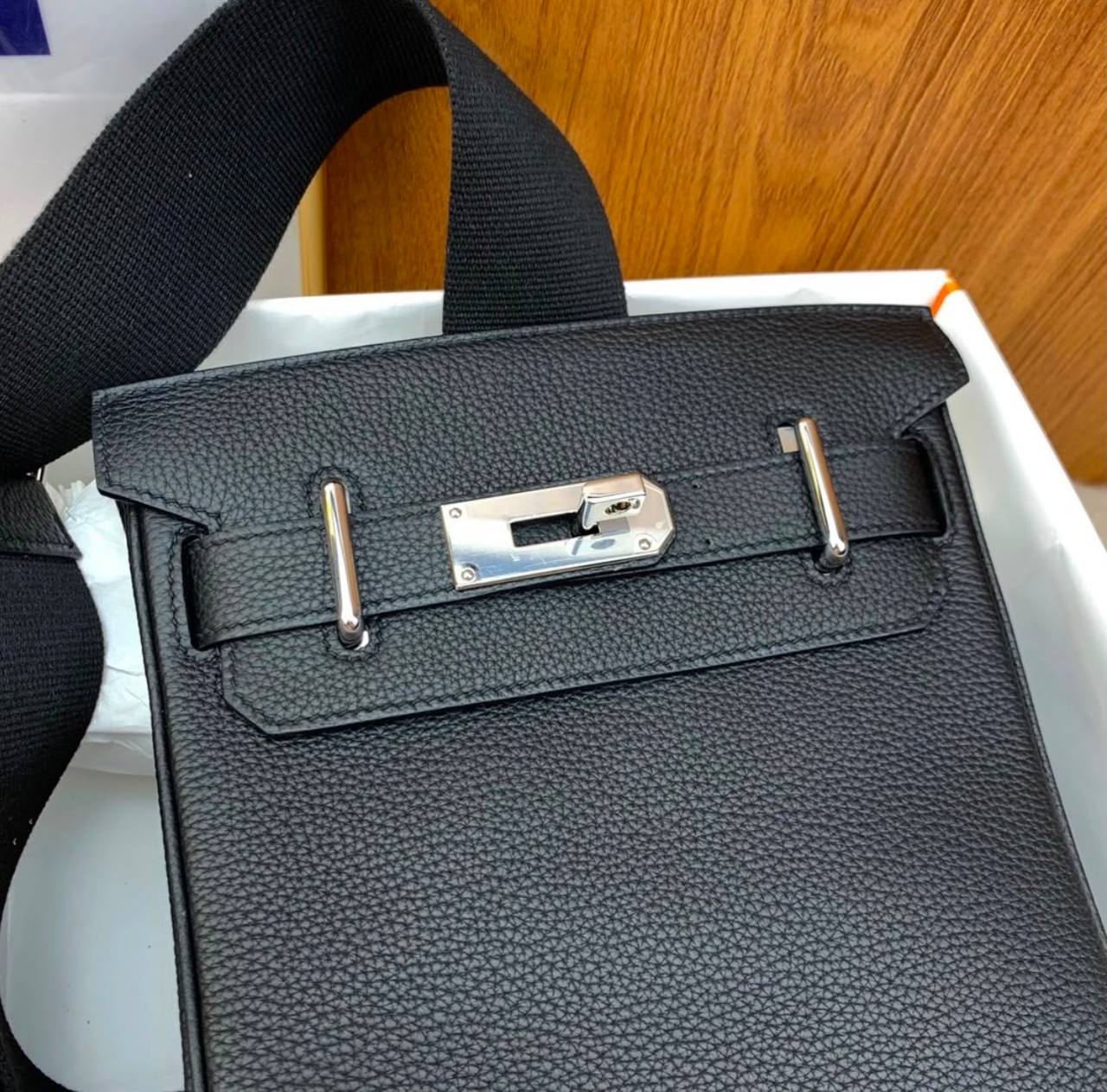 HERMES 

NEW DESIGN 

GOOD QUALITY 

WITH BOX 

110 DHS🇦🇪🇦🇪🇦🇪
Zain295
♥️♥️♥️