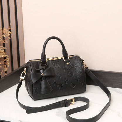 LV
Best quality WITH BOX
100 dhs🇦🇪🇦🇪
size 20CM

Zain290
♥️♥️♥️
