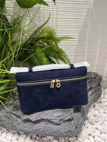 Loro Piana
85 dhs🪙🌨️
size：19cm
Good quality 

with box
🎁🎁🎁

Zain35
♥️♥️♥️