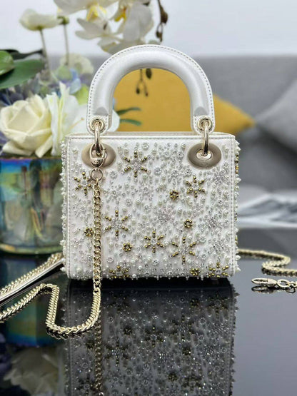 Lady Dior
*Size 17 cm*
For Price 👇 WhatsApp✅
0568585901 
0507557372
0552275751 Owner Zain 👌

Zain274
♥️♥️♥️