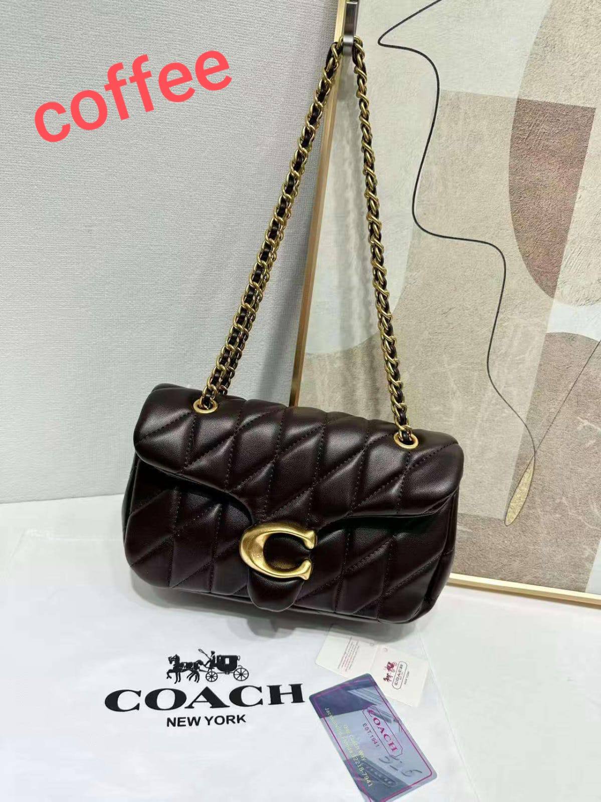 COACH Quilted TABBY
Mix metal Hardware
With Soft leather material
Geomatric design
Shoulder Bag
Size 26 cm
With Box

110 dhs✅

Zain239
♥️♥️♥️
