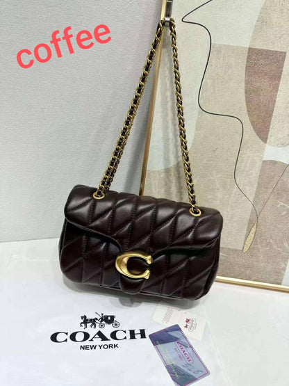 COACH Quilted TABBY
Mix metal Hardware
With Soft leather material
Geomatric design
Shoulder Bag
Size 26 cm
With Box

110 dhs✅

Zain239
♥️♥️♥️