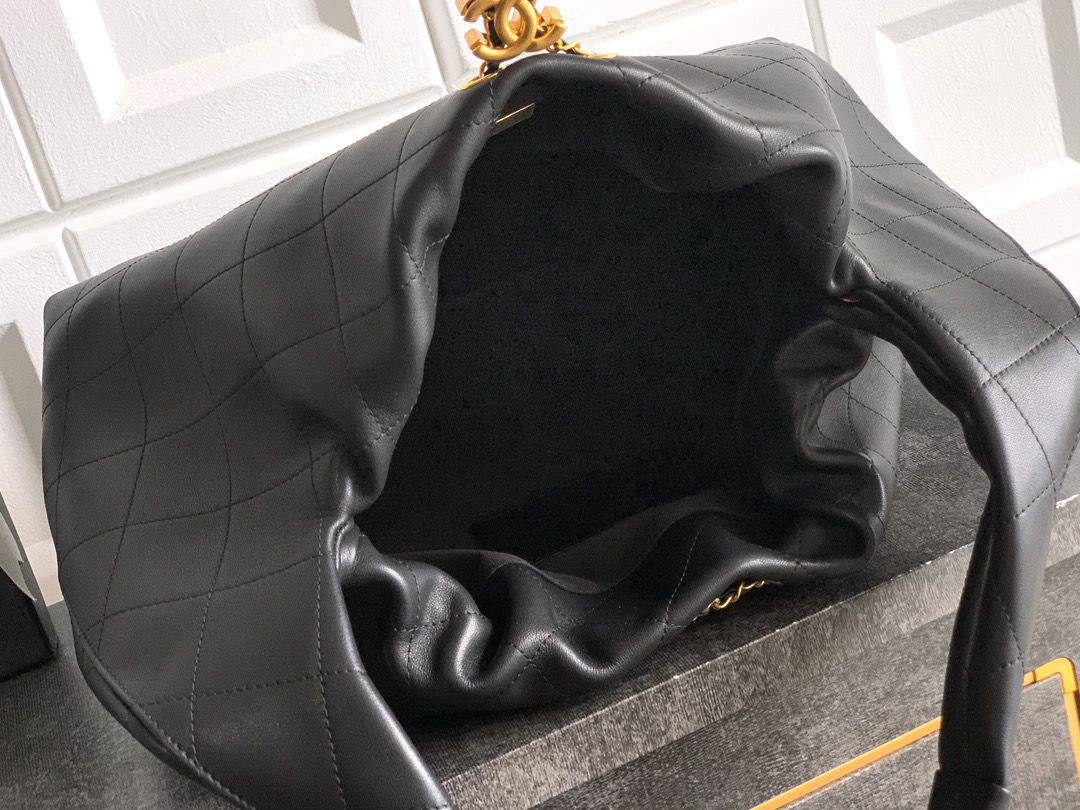 CHANEL 
NEW CAME 
HIGH QUALITY 
115 dhs🇦🇪

Zain39
♥️♥️♥️
