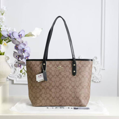 Coach
90 dhs✅
size 38×10×26cm

Zain42
♥️♥️♥️