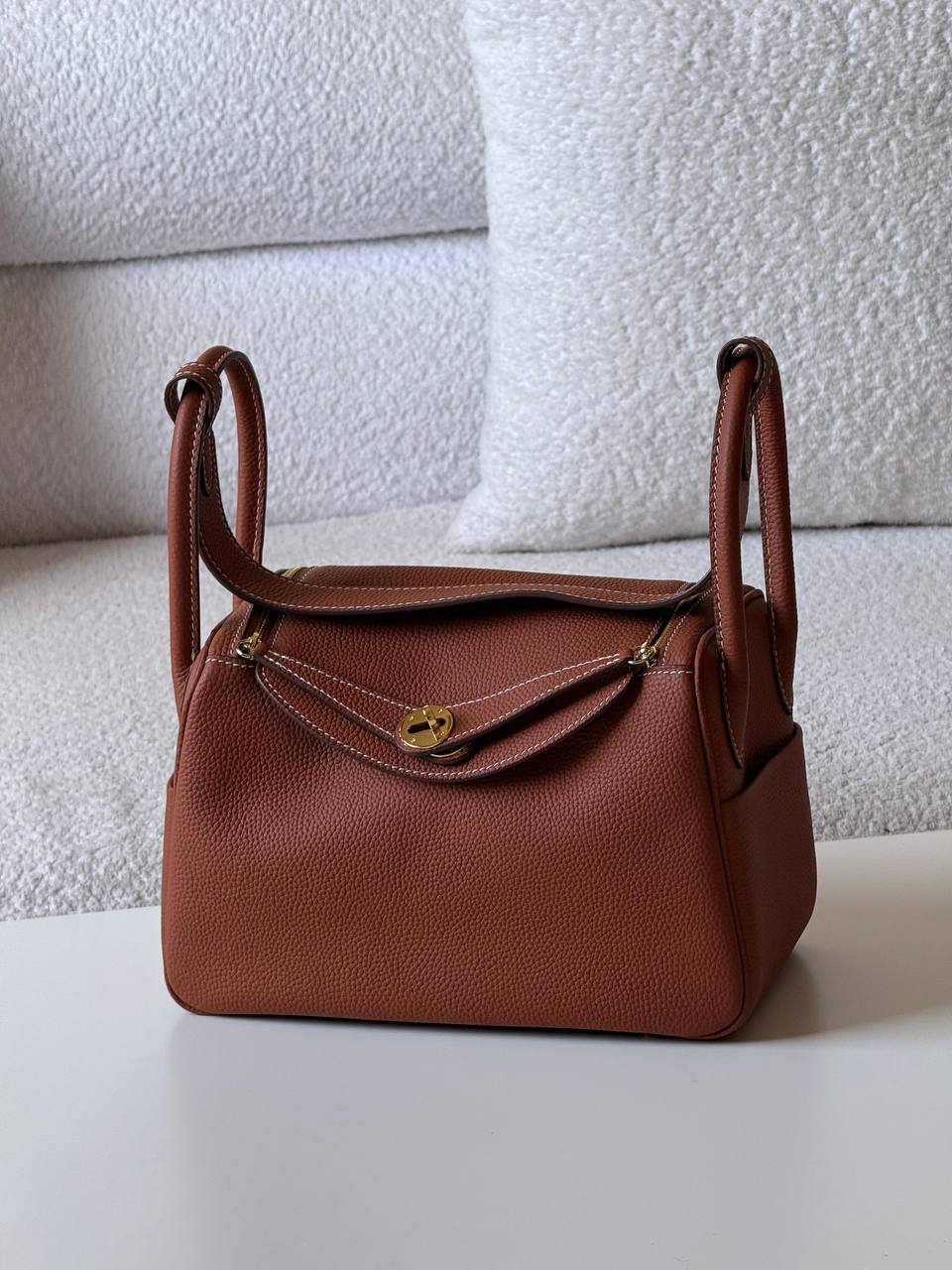 Hermes
Lindy 26 cm💥Master quality ✅with box📦
400 dhs✅

Zain52
♥️♥️♥️