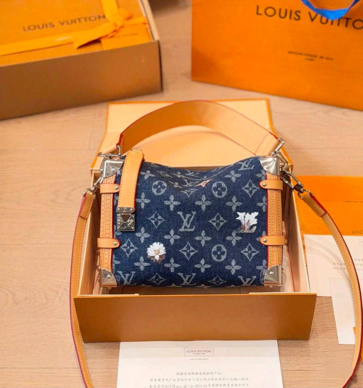 LOUIS VUITTON 

MASTER QUALITY 

220 DHS...🇦🇪🇦🇪🇦🇪

Zain295
♥️♥️♥️