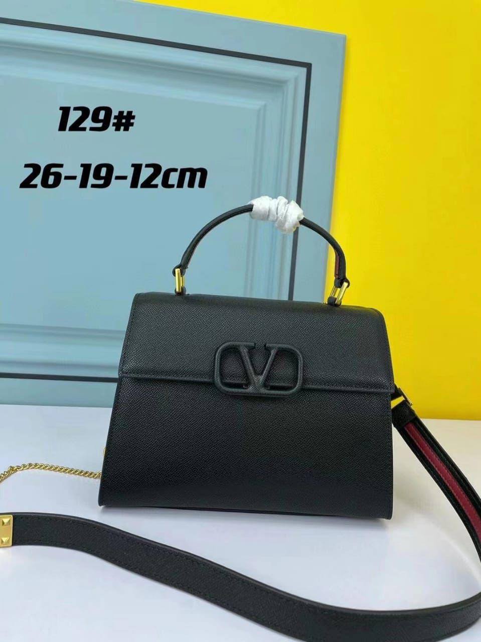 🎊Big Offer 🎉
💎Valentino V Sling
1⃣️First quality 
Size : 26 *19 cm
Offer price 
75 dhs🪙🌺
with box 🎁

Limit Stock

Zain115
♥️♥️♥️