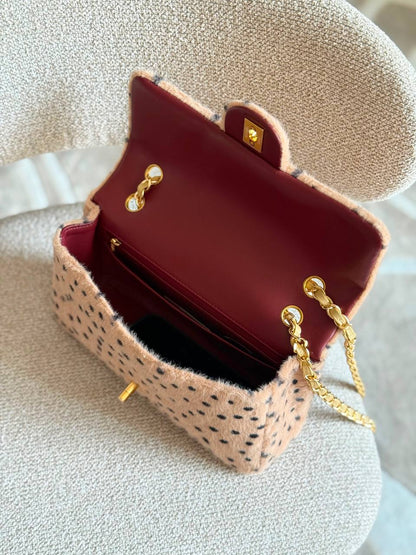 Chanel Classic🐆🖤

*Size: 25cm*

*Super high quality*🤩🪐
For Price 👇 WhatsApp✅
0568585901 
0507557372
0552275751 Owner Zain 👌

Zain325
♥️♥️♥️