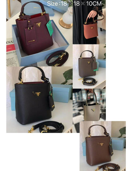 Prada
105 dhs🪙🌨️
size：22cm
Good quality 

with box
🎁🎁🎁

Zain35
♥️♥️♥️