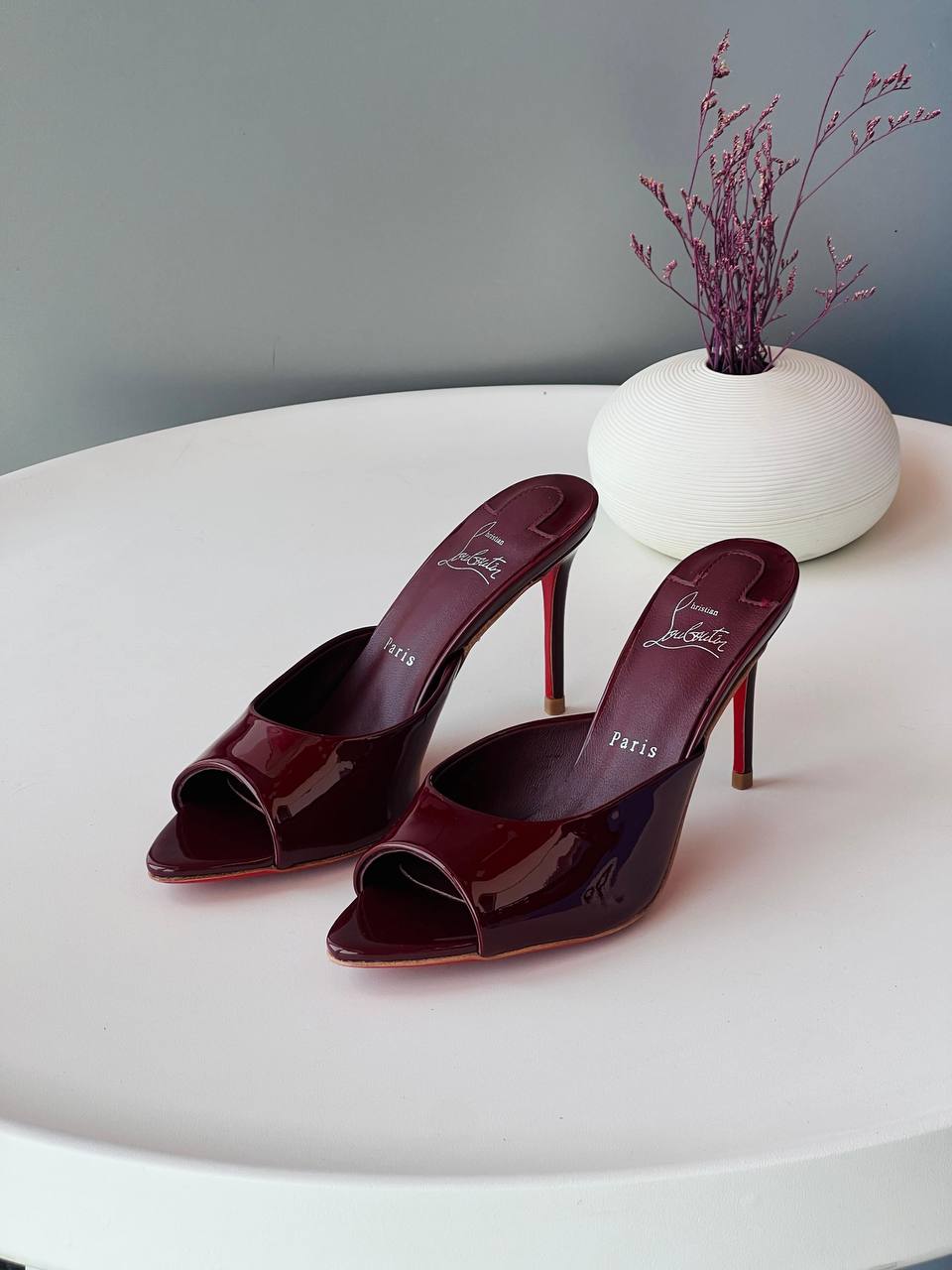 Christian Louboutin
𝑪𝒉𝒓𝒊𝒔𝒕𝒊𝒂𝒏 𝑳𝒐𝒖𝒃𝒐𝒖𝒕𝒊𝒏🤍❤️💛🖤
Size 36-41
_Super master high quality_🪡
470 dhs✅

Zain176
♥️♥️♥️