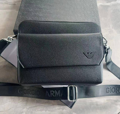 LV - Gucci 
With box 
🎁🎁🎁

95 dhs✅
Size24cm

Zain161
♥️♥️♥️