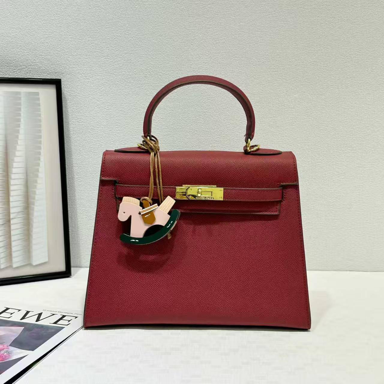 Hermes

with box
🎁🎁🎁

105 dhs💓

Zain143
♥️♥️♥️