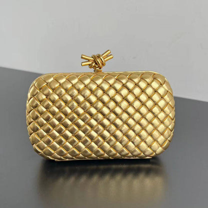 Bottega Veneta Knot Minaudière Clutch in Intreccio Mirror Leather✅*
*Size 19 cm*
For Price 👇 WhatsApp✅
0568585901 
0507557372
0552275751 Owner Zain 👌

Zain274
♥️♥️♥️