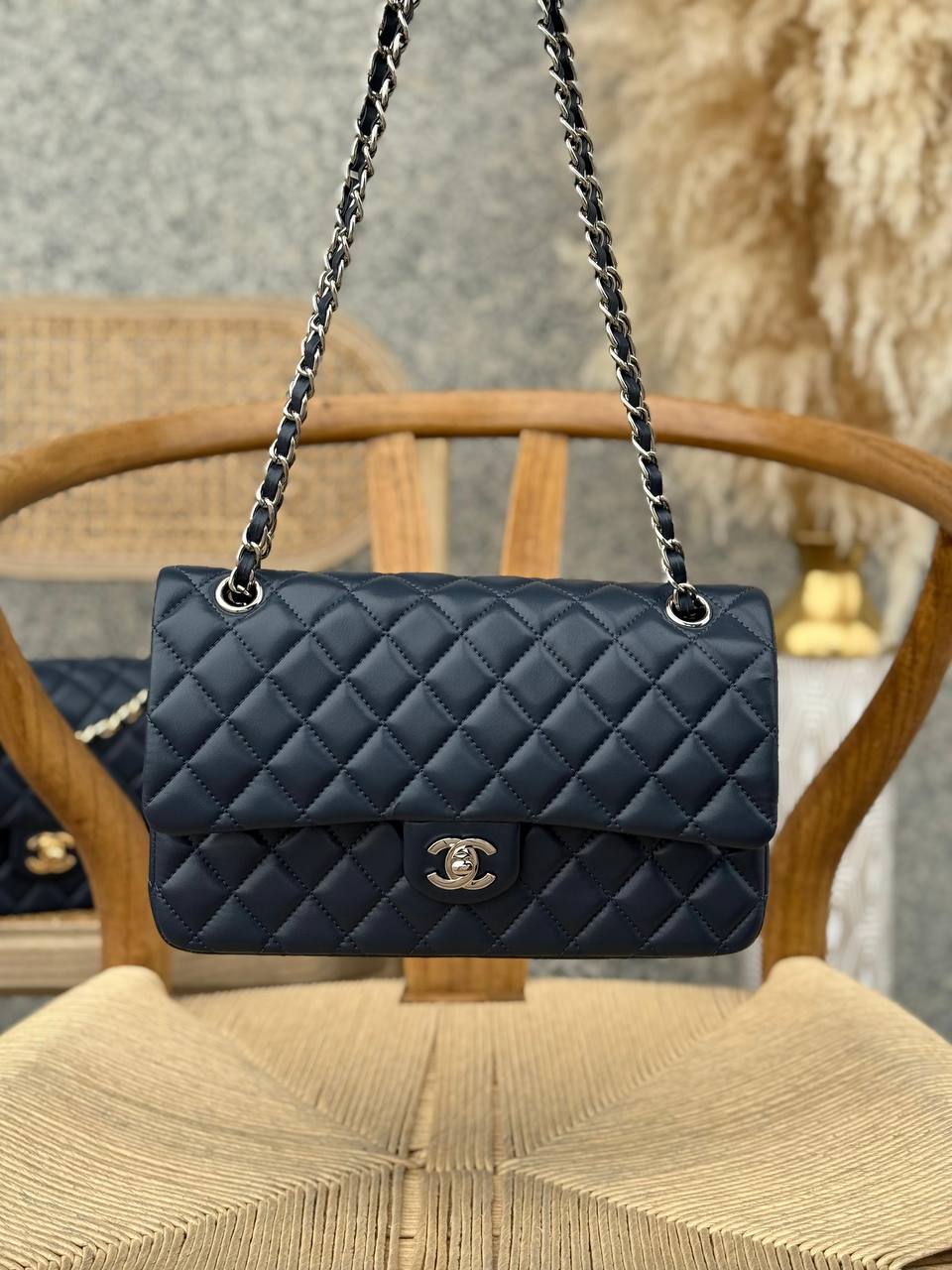 CHANEL
25cm
370 dhs✅
Top quality 
With box🎁

Zain167
♥️♥️♥️
