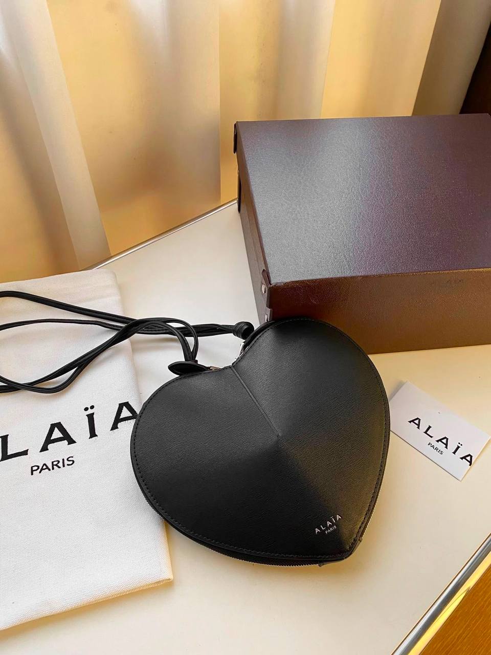Alaia Le Cœur bag
*Size 21 cm*
For Price 👇 WhatsApp✅
0568585901 
0507557372
0552275751 Owner Zain 👌

Zain274
♥️♥️♥️