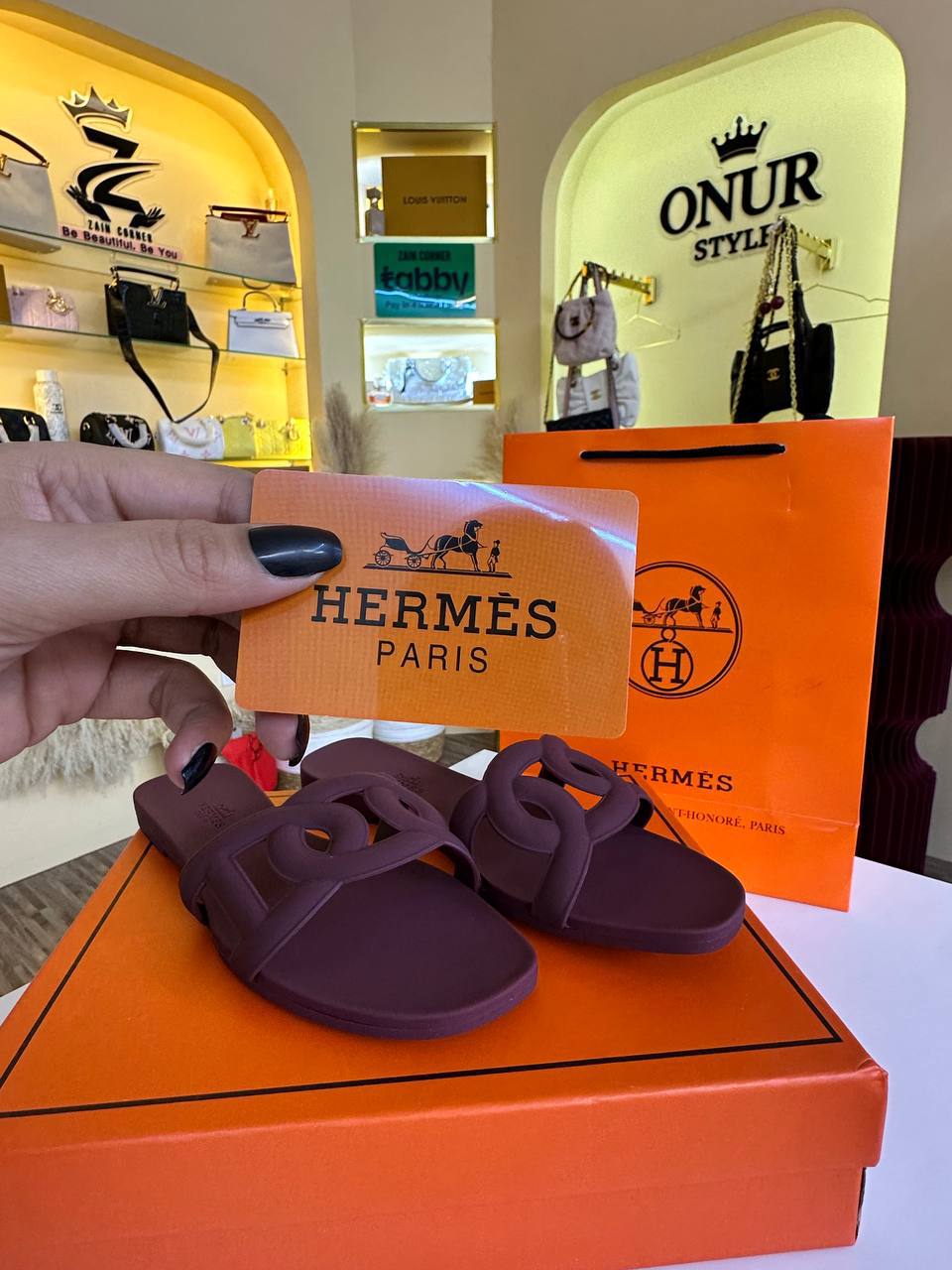 Hermes Slipper Restoke
Size 36 To 41 

85 dhs🇦🇪🇦🇪🇦🇪

Zain120 
♥️♥️♥️

Zc