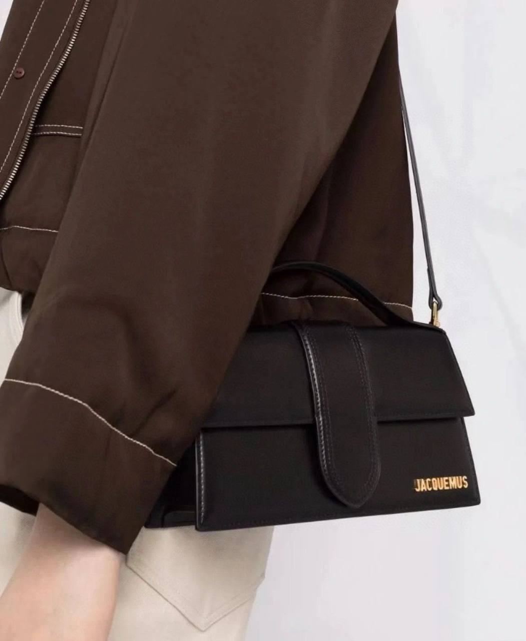 JACQUEMUS 

COPY ONE 

RESTOCK 

WITH BOX 

BIG SIZE  220 DHS……
(Leather)

Zain295
♥️♥️♥️♥️