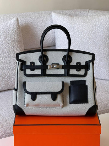 Hermes Birkin cargo 35cm💕master quality😍

with box❤️ 
🎁🎁🎁

1280 dhs🪙💚

Zain52
♥️♥️♥️