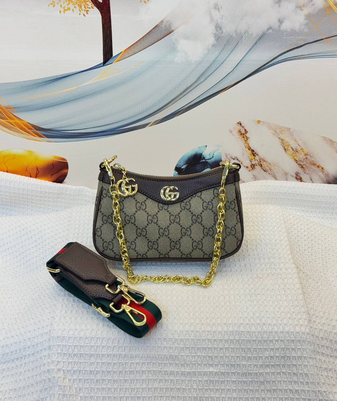 Gucci 
Best quality 

with box’s 
🎁🎁🎁

90 dhs✅
size 17 cm

Zain290
♥️♥️♥️