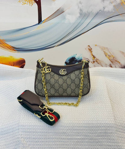 Gucci 
Best quality 

with box’s 
🎁🎁🎁

90 dhs✅
size 17 cm

Zain290
♥️♥️♥️
