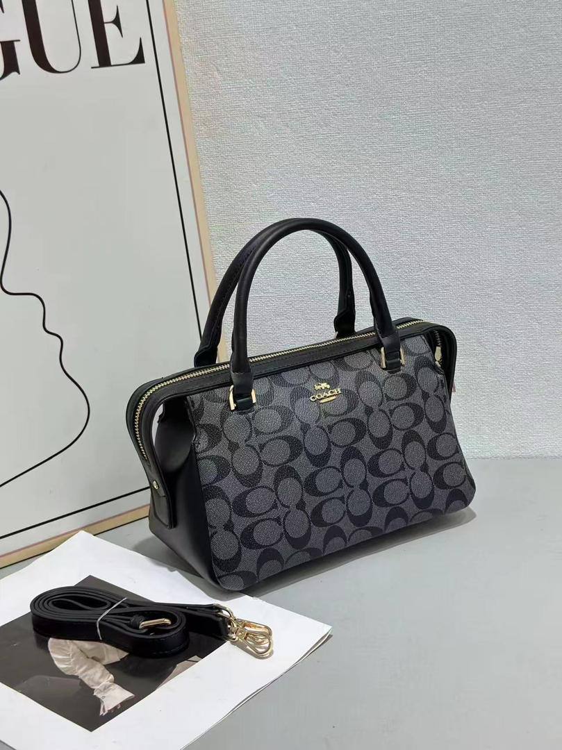 Coach
80 dhs🇦🇪🇦🇪

size 25cm

Zain26
♥️♥️♥️