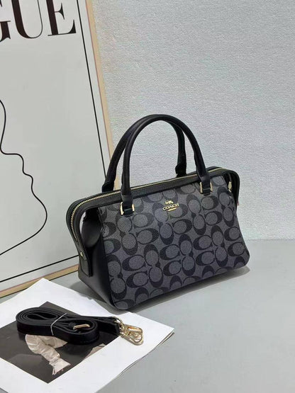 Coach
80 dhs🇦🇪🇦🇪

size 25cm

Zain26
♥️♥️♥️