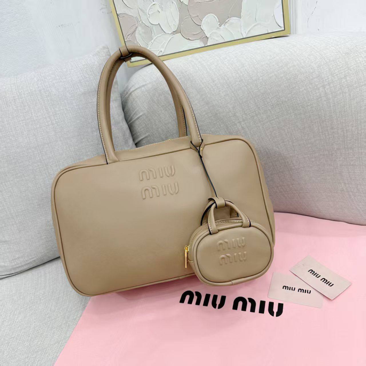 Miu Miu
105 dhs🪙🌨️

Zain177
♥️♥️♥️