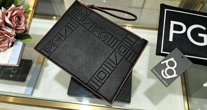 Introduction of PG(Purificación García)📌
 70 dhs✅

Full brand name: Purificación García, abbreviated as PG, a Spanish light-luxury designer handbag brand founded in Madrid, Spain, a time-honored European brand focusing on art accessories.

Zain07
♥️♥️♥️