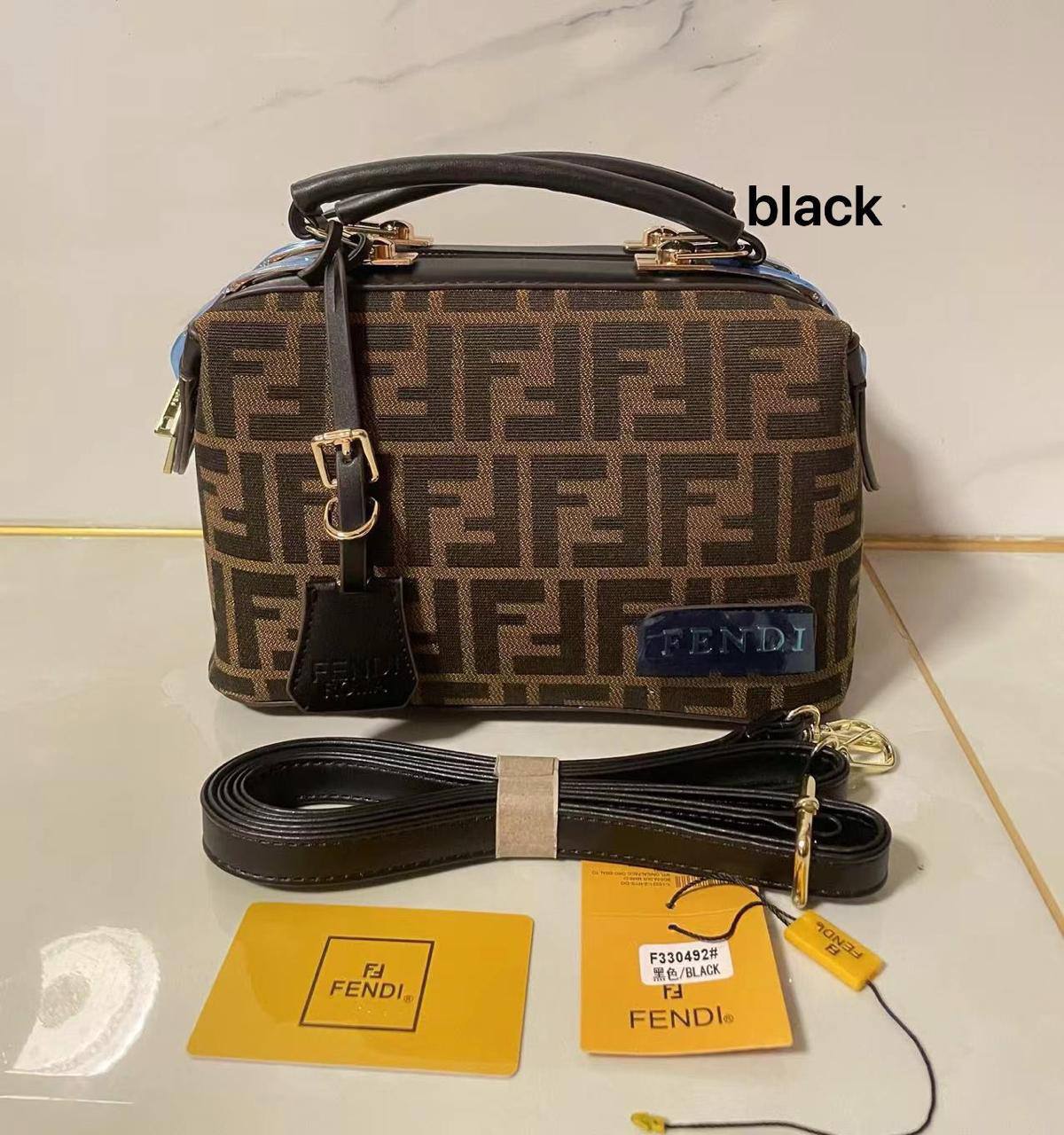 💐 Brand Boston
1️⃣ First  quality
Size : 27 * 25 cm
90 dhs🌺

Zain115
♥️♥️♥️