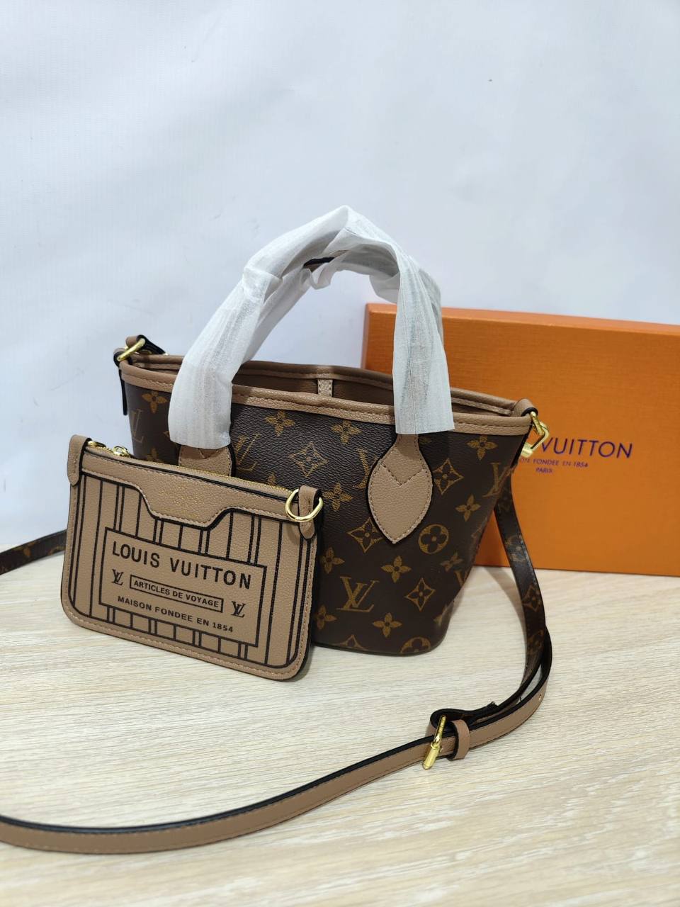 Chanel

LV

95 dhs🇦🇪🇦🇪
with box 
high quality

Zain26
♥️♥️♥️