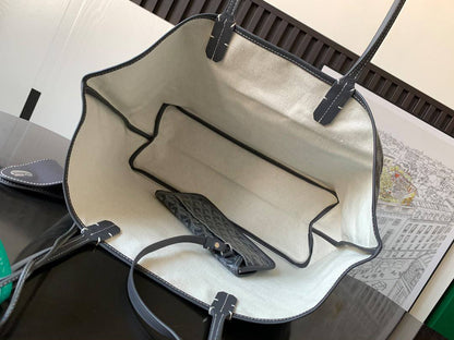 Goyard
Saint Louis 

bag Size 
34 cm

For Price 👇 WhatsApp✅
0568585901 
0507557372
0552275751 Owner Zain 👌

Zain274
♥️♥️♥️