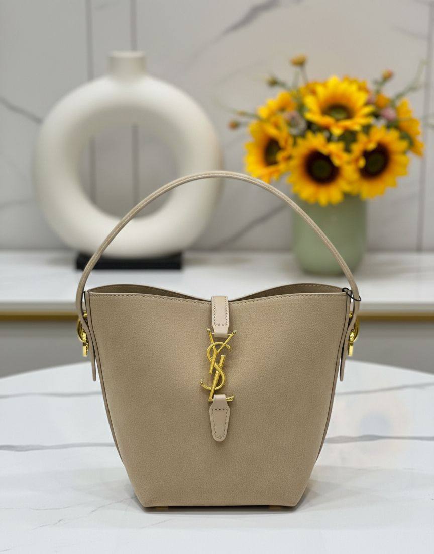 YSL 
GOOD QUALITY 💯

95 dhs✅

WITH BOX 📦

Zain28
♥️♥️♥️