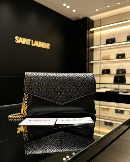 AVAILABLE 
Dkny PUNCH 

WITH BOX 
90 dhs🇦🇪🇦🇪

Zain169
♥️♥️♥️