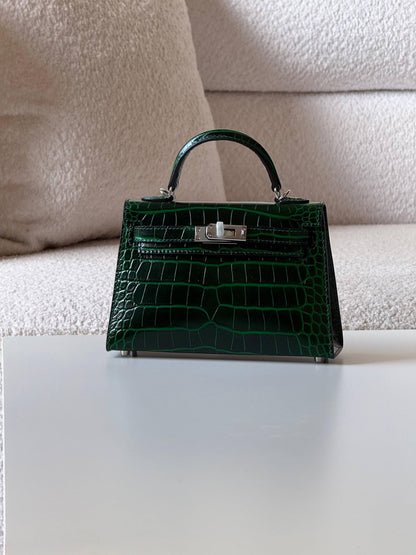 Hermes

minikelly 19cm💕

master quality😍

with box❤️
🎁🎁🎁

550 dhs❣️

Zain52
♥️♥️♥️