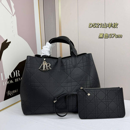 Dior - Master

27cm🤗 
340 dhs❣️

Zain228
♥️♥️♥️