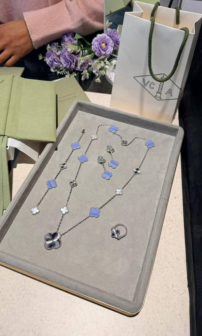 VCA & Arpels 🤍
↗️ *Super Master Quality ®️*
* *New Collection* 
 Magic Alhambra transformable long necklace, 15 motifs , Earings &  Ring
Full Set.____
*380 dhs✅* 
Full Set With *Normal* Box & Bag🎁

Zain106
♥️♥️♥️