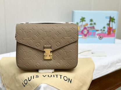 LV
Master❣️❣️
320 dhs✅

Zain153
♥️♥️♥️