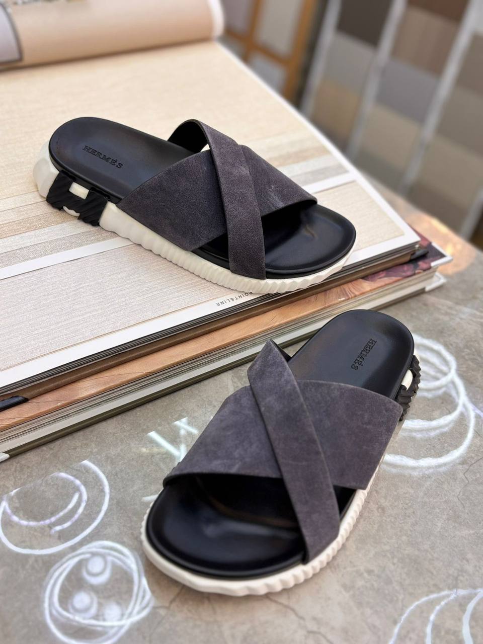 Hermes men slipper
130 dhs🇦🇪🇦🇪

40-45

Zain55
♥️♥️♥️