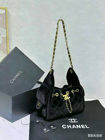CHANEL 

HIGH QUALITY  

WITH BOX 
🎁🎁🎁

120 dhs✅
20cm

Zain39
♥️♥️♥️
