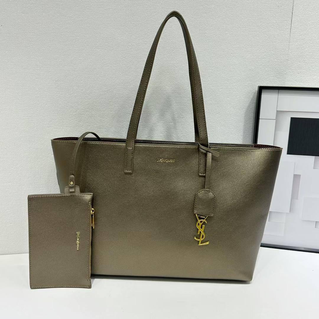YSL
100 dhs🪙🌺

Good quality with zipper

Zain35
♥️♥️♥️